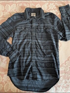 Old Navy Men's Dark Gray Patterned Button-Down Shirt